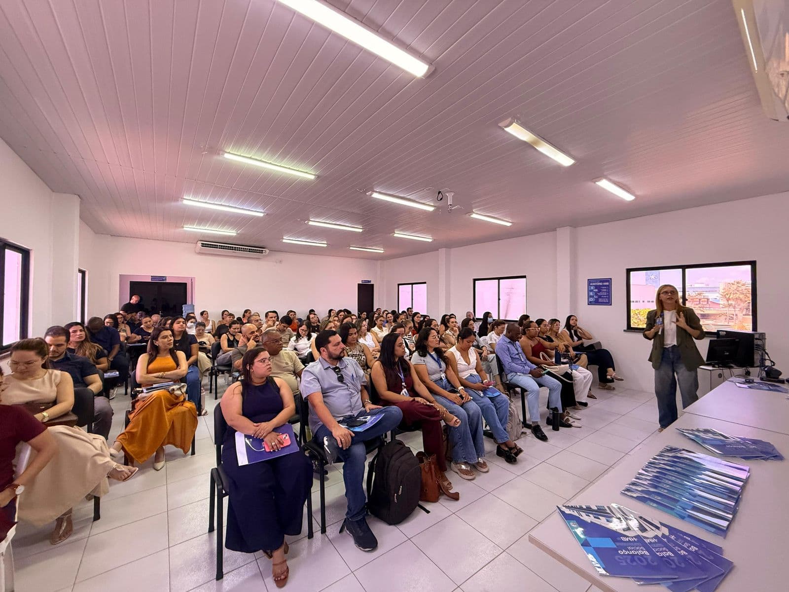 Capacitação sobre acolhimento a pacientes com câncer reúne mais de 100 profissionais da UBS