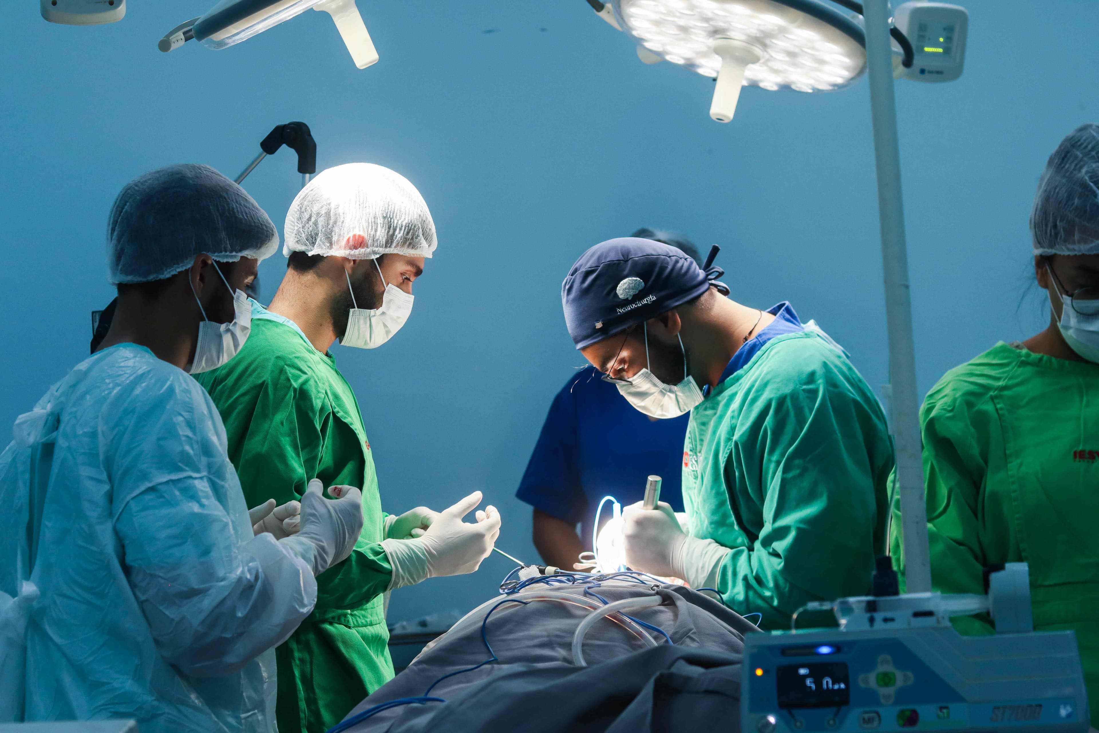 HMB realiza intervenção neurocirúrgica com sucesso