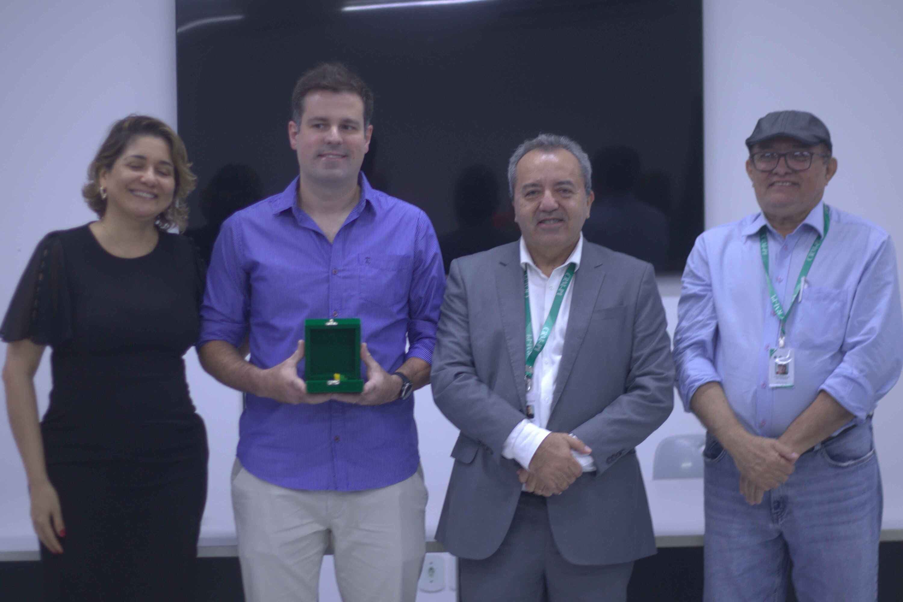 Membros da Diretoria do HMB recebem comenda do Conselho Regional de Medicina no Piauí