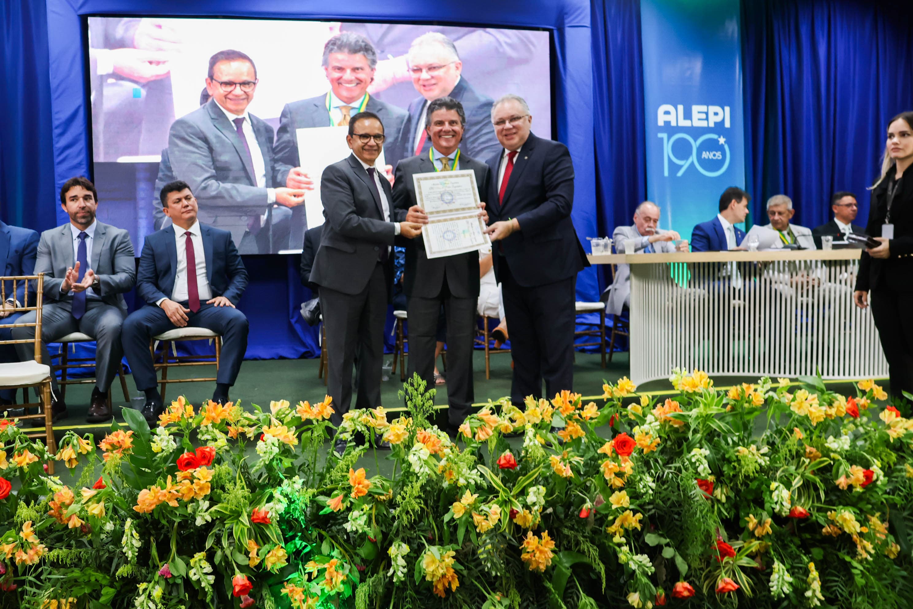 Presidente do HMB recebe Medalha do Mérito Legislativo em Parnaíba