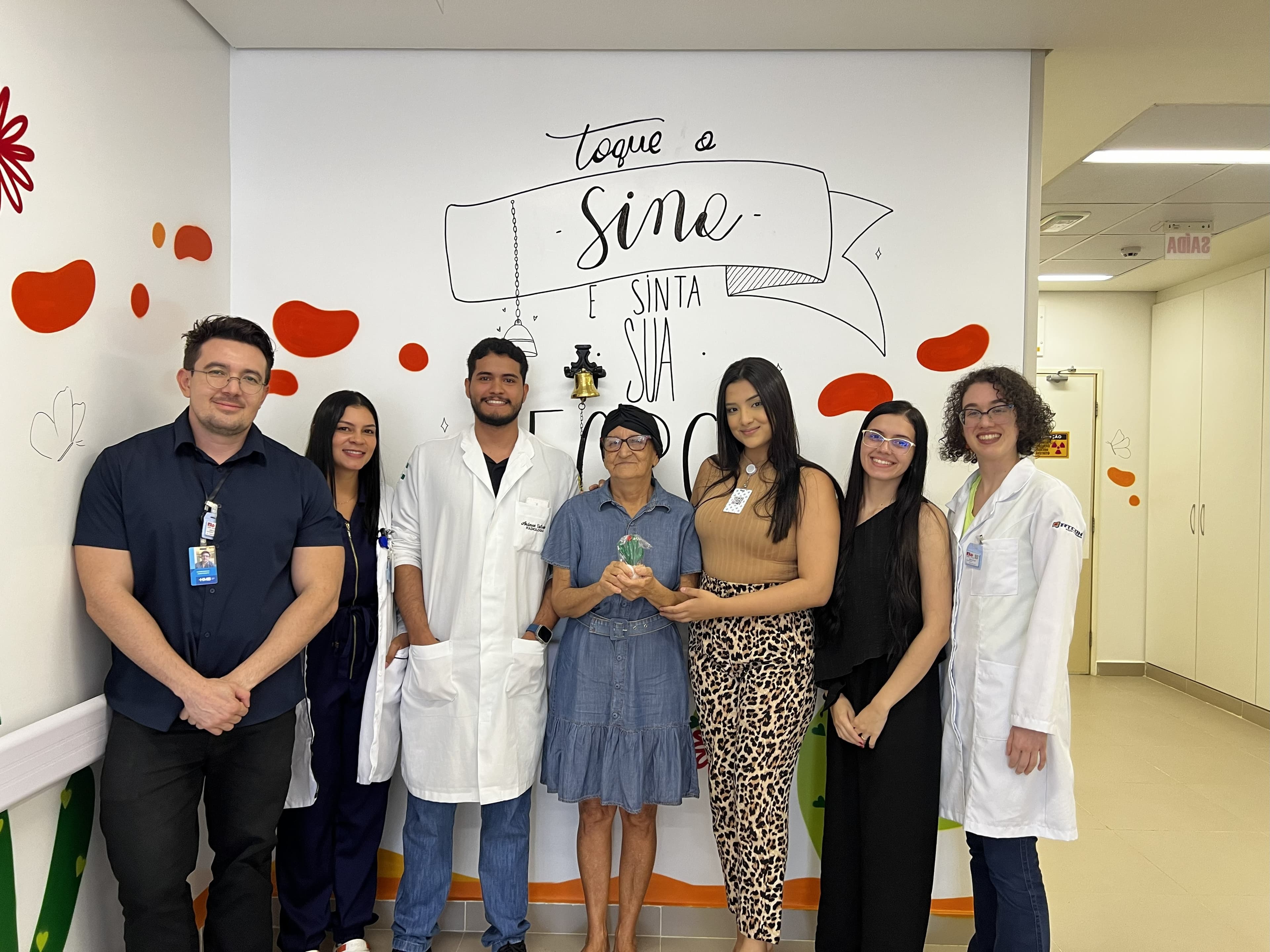 Primeira paciente conclui tratamento de radioterapia no HMB